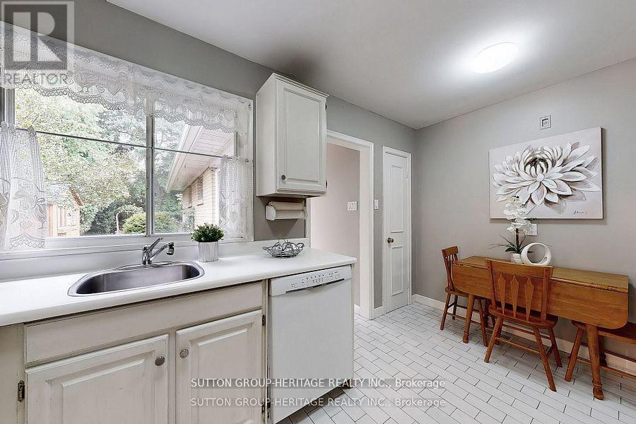 17 Brenham Crescent, Toronto, Ontario  M2M 2K9 - Photo 13 - C12562984