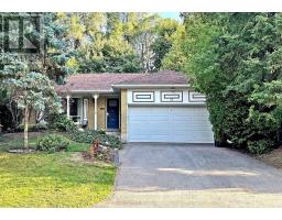 17 BRENHAM CRESCENT, Toronto, Ontario