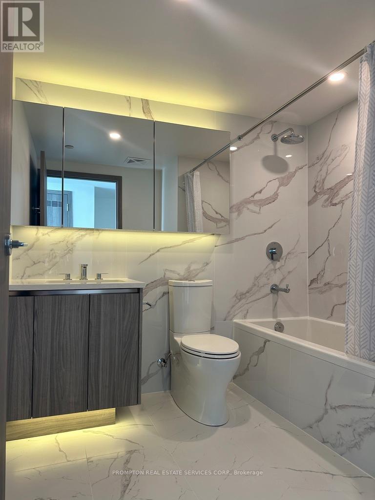 5811 - 3 Concord Cityplace Way, Toronto, Ontario  M5V 0X4 - Photo 13 - C12563090