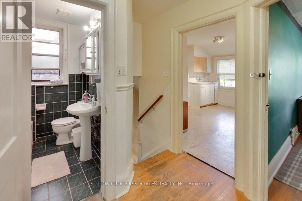 66 Appleton Avenue, Toronto, Ontario  M6E 3A5 - Photo 16 - C12563094