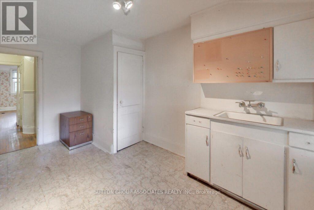 66 Appleton Avenue, Toronto, Ontario  M6E 3A5 - Photo 21 - C12563094