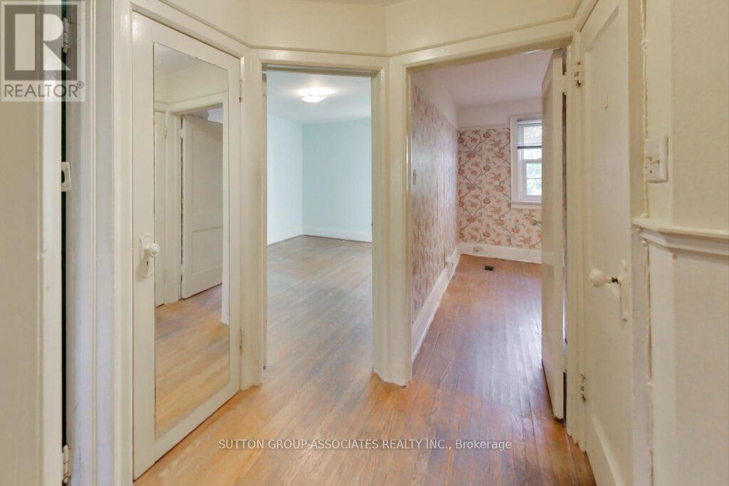 66 Appleton Avenue, Toronto, Ontario  M6E 3A5 - Photo 23 - C12563094