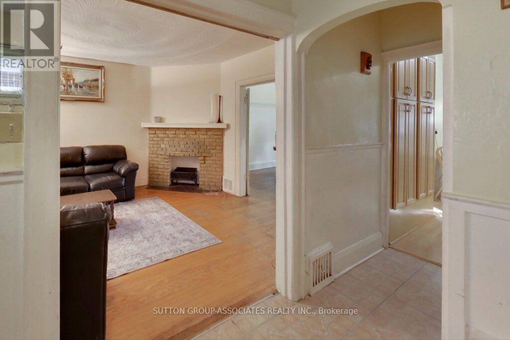 66 Appleton Avenue, Toronto, Ontario  M6E 3A5 - Photo 4 - C12563094