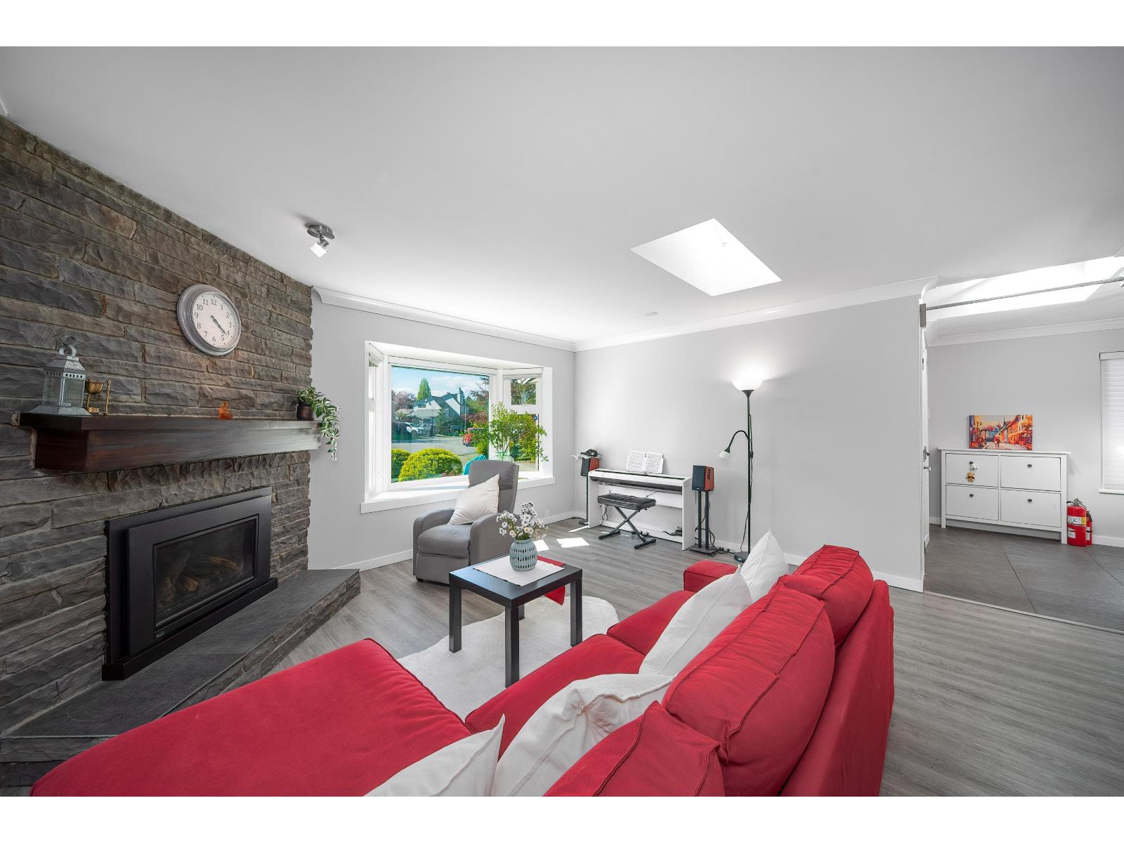 2116 Winston Court, Langley, British Columbia  V2Y 1H5 - Photo 3 - R3068750