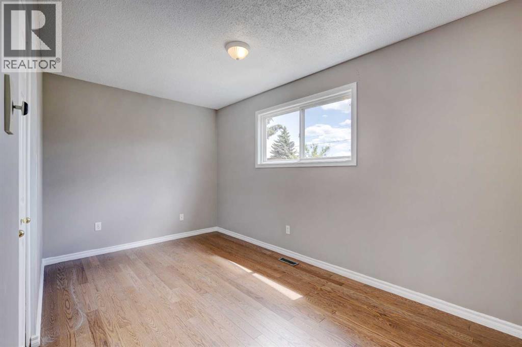 146 Dovertree Place Se, Calgary, Alberta  T2B 2K3 - Photo 11 - A2271840