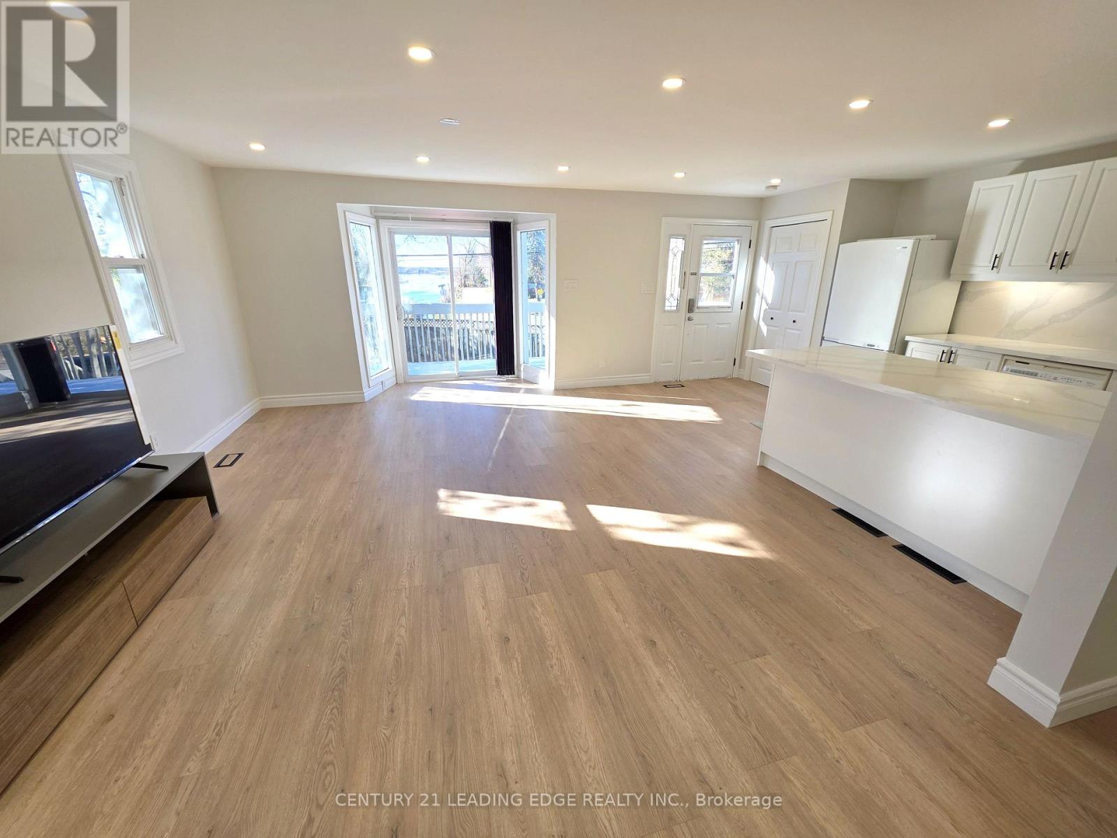 623 Lake Drive South, Georgina, Ontario  L4P 1T6 - Photo 10 - N12563060