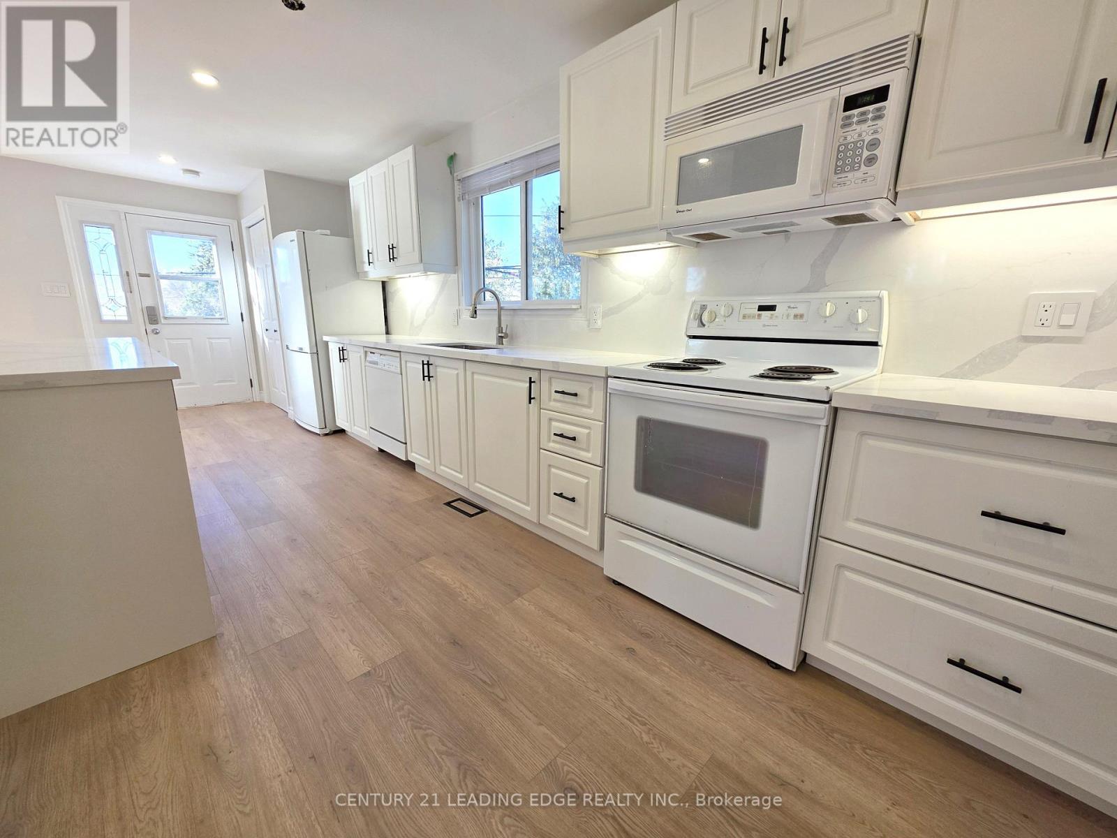 623 Lake Drive South, Georgina, Ontario  L4P 1T6 - Photo 4 - N12563060