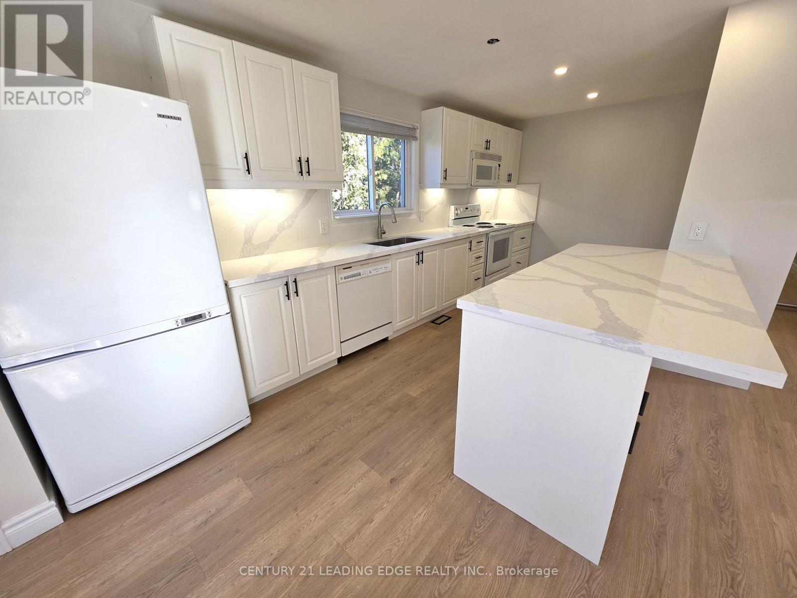 623 Lake Drive South, Georgina, Ontario  L4P 1T6 - Photo 5 - N12563060