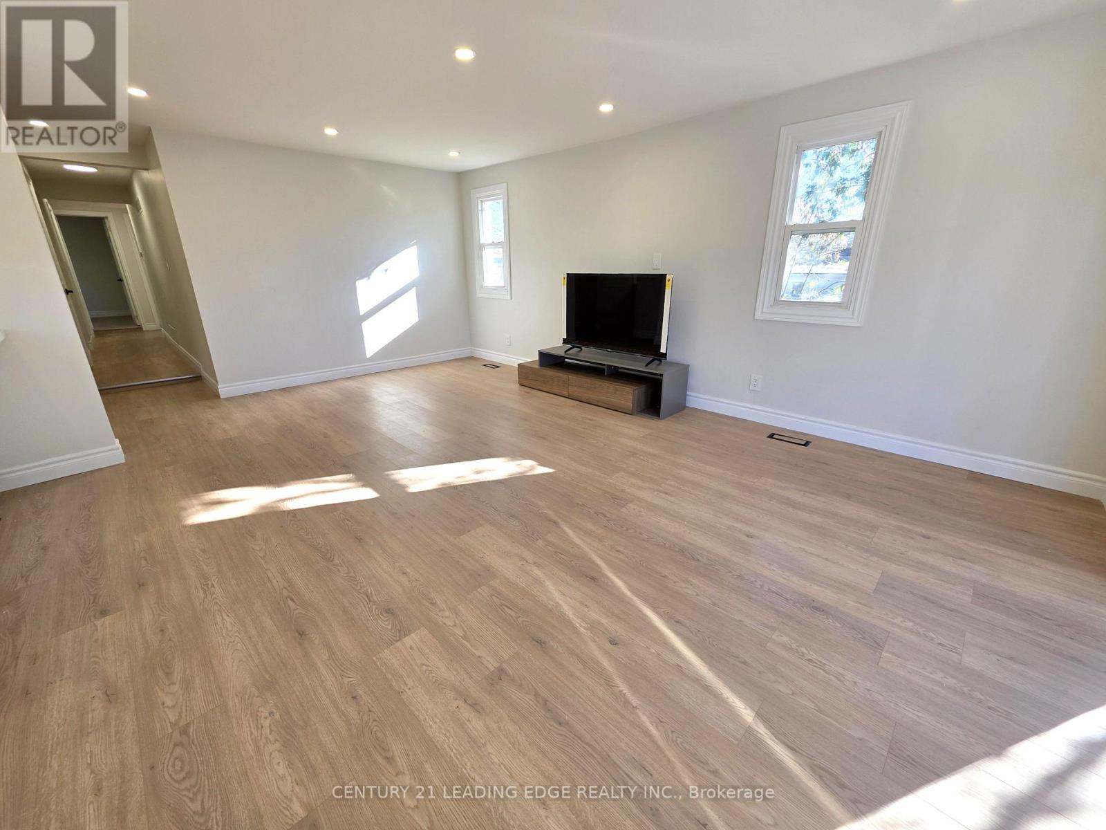 623 Lake Drive South, Georgina, Ontario  L4P 1T6 - Photo 7 - N12563060