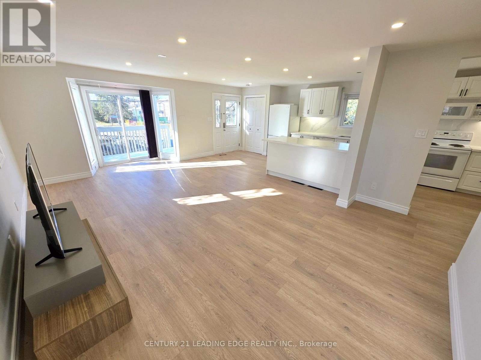 623 Lake Drive South, Georgina, Ontario  L4P 1T6 - Photo 8 - N12563060