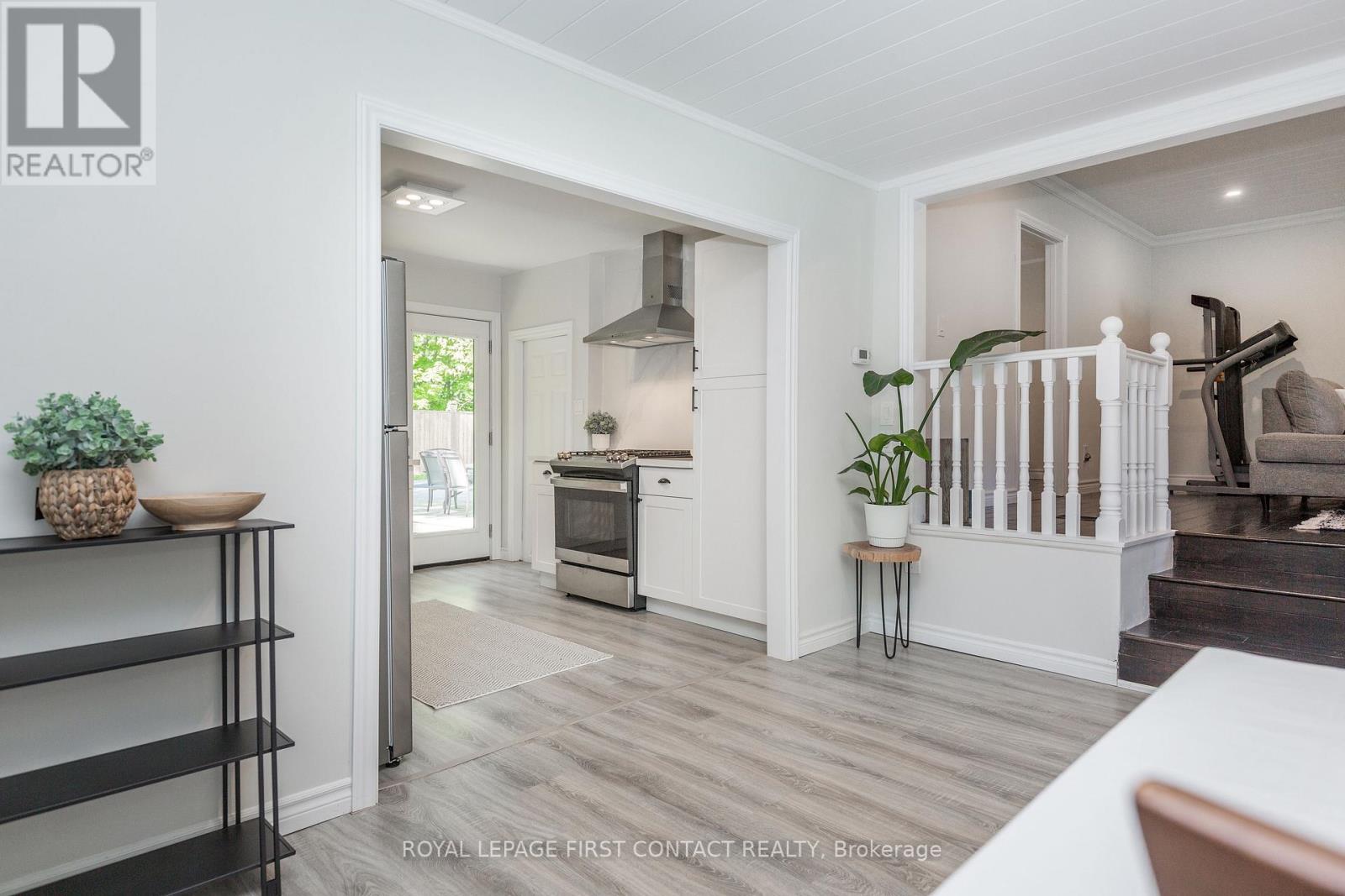 11 Broad Street, Penetanguishene, Ontario  L9M 1E9 - Photo 22 - S12563122