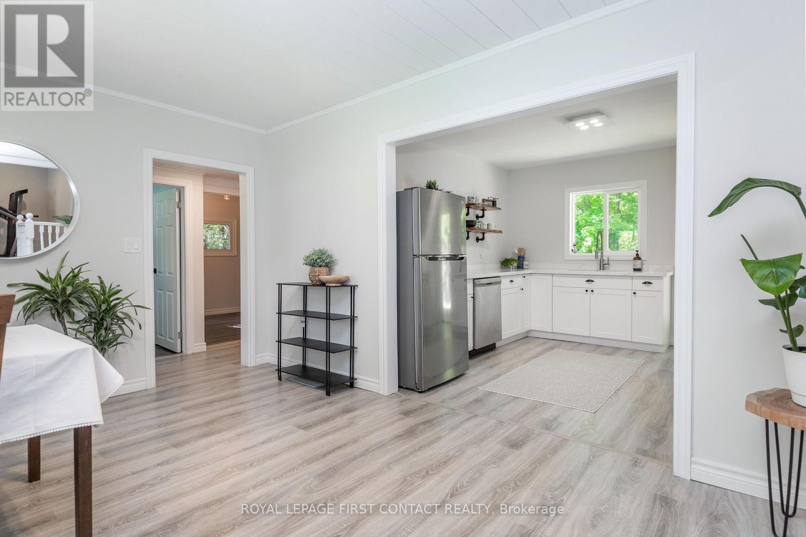 11 Broad Street, Penetanguishene, Ontario  L9M 1E9 - Photo 23 - S12563122