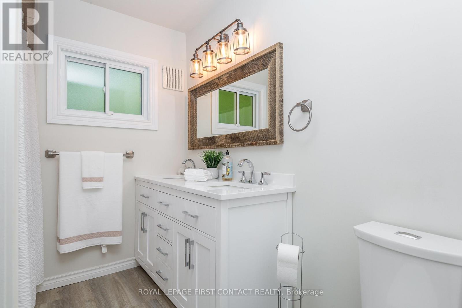 11 Broad Street, Penetanguishene, Ontario  L9M 1E9 - Photo 26 - S12563122