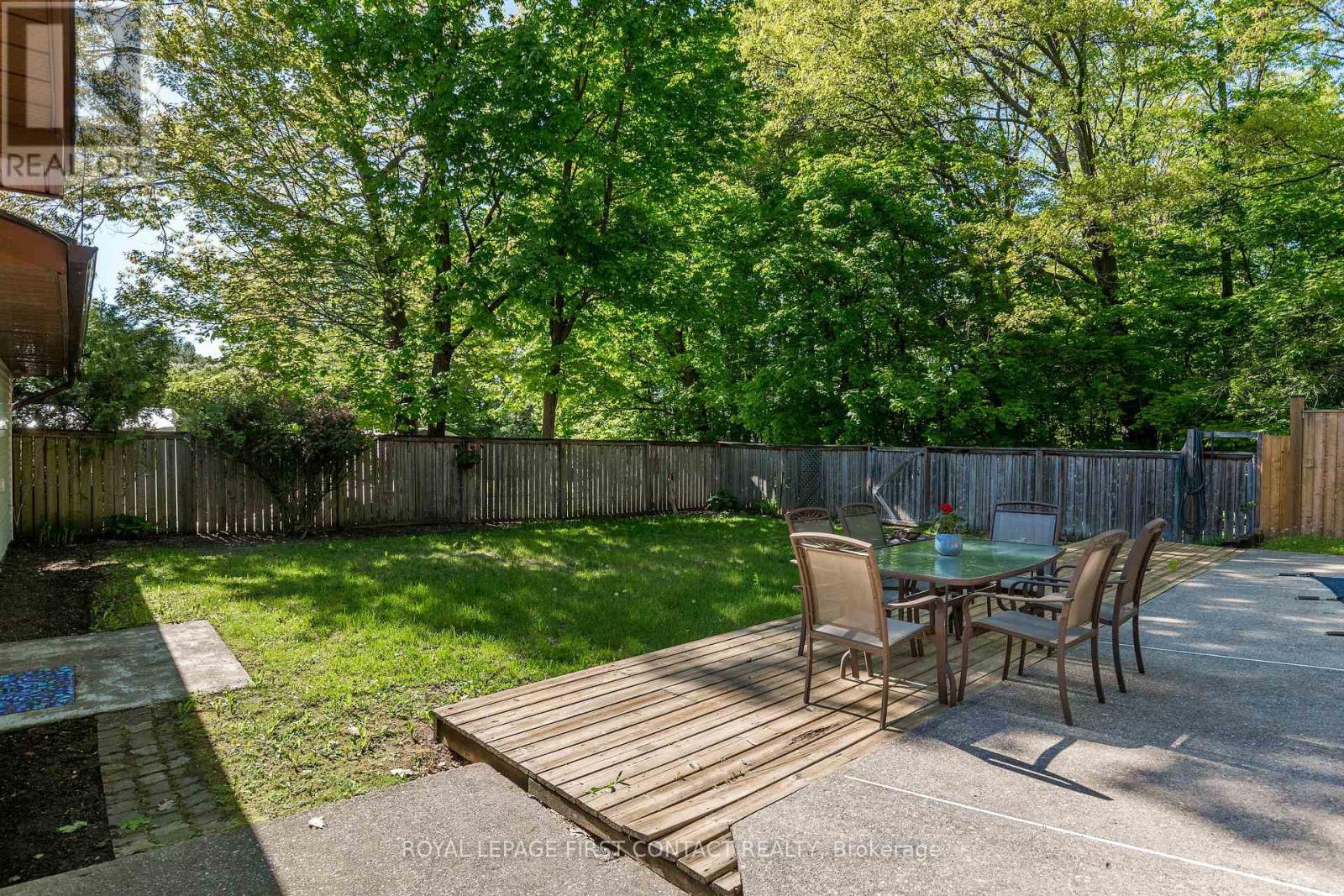 11 Broad Street, Penetanguishene, Ontario  L9M 1E9 - Photo 36 - S12563122