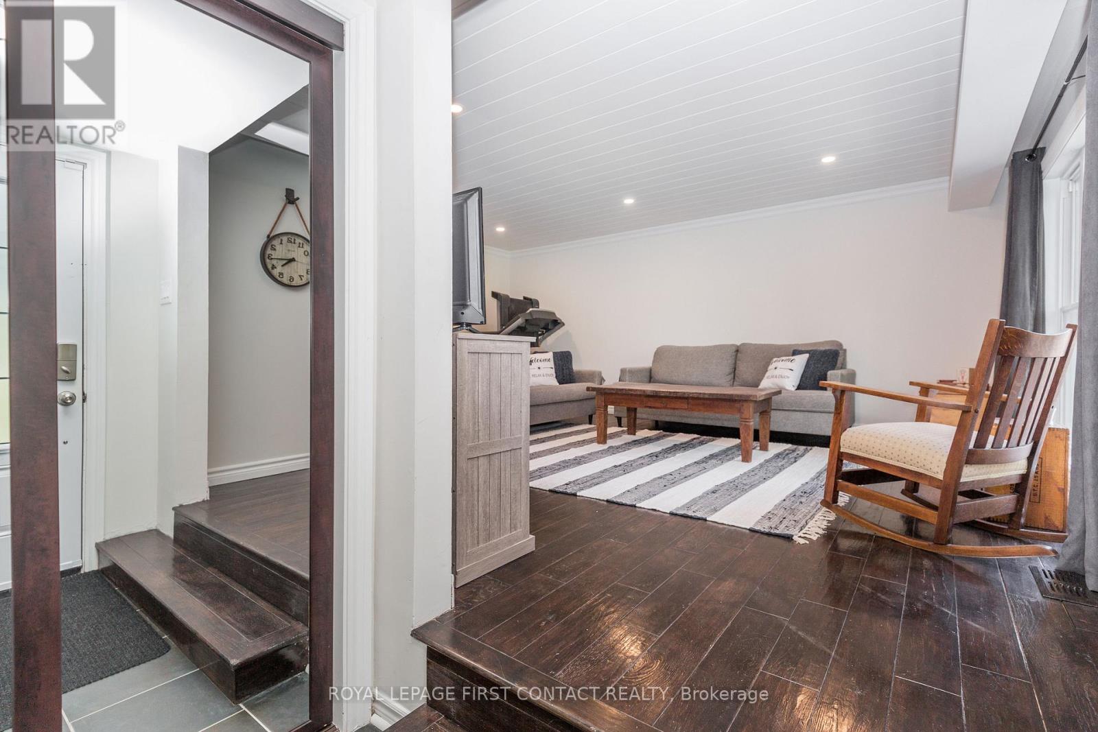 11 Broad Street, Penetanguishene, Ontario  L9M 1E9 - Photo 6 - S12563122