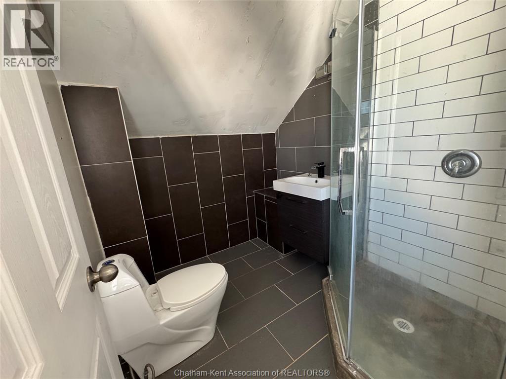 17 Mcnaughton Avenue, Wallaceburg, Ontario  N8A 1R7 - Photo 8 - 25029211