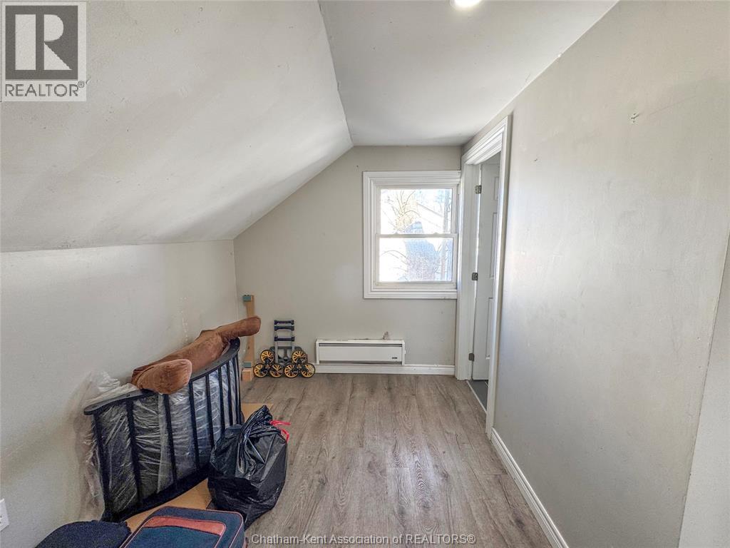 17 Mcnaughton Avenue, Wallaceburg, Ontario  N8A 1R7 - Photo 7 - 25029211