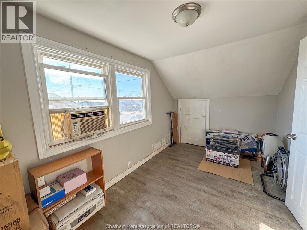 17 Mcnaughton Avenue, Wallaceburg, Ontario  N8A 1R7 - Photo 9 - 25029211