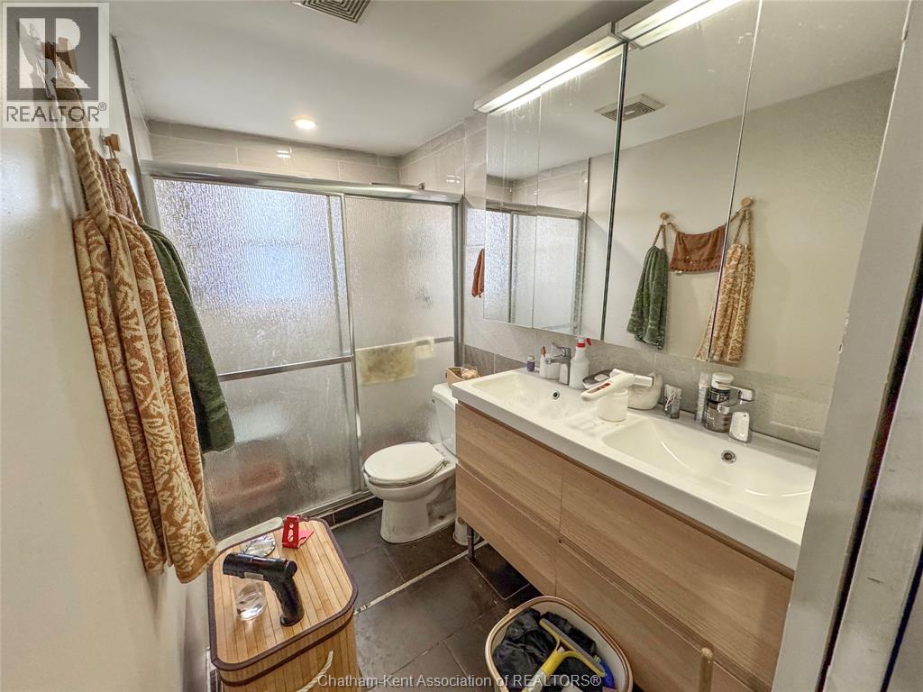 17 Mcnaughton Avenue, Wallaceburg, Ontario  N8A 1R7 - Photo 12 - 25029211