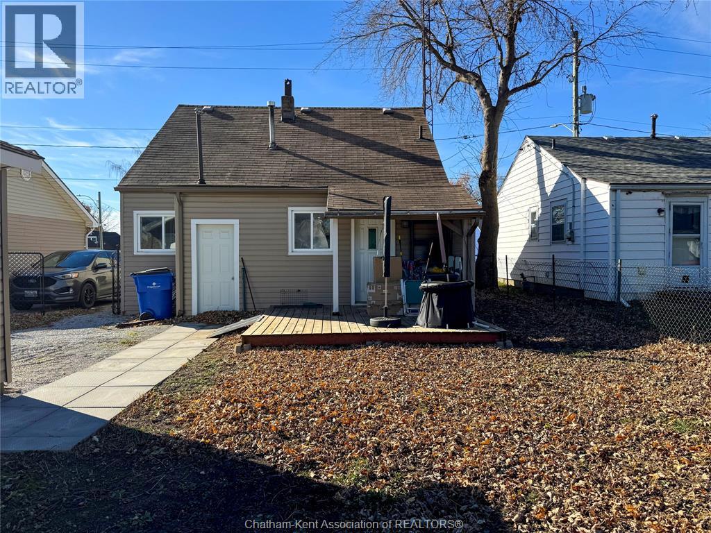 17 Mcnaughton Avenue, Wallaceburg, Ontario  N8A 1R7 - Photo 6 - 25029211