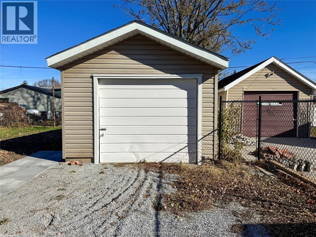 17 Mcnaughton Avenue, Wallaceburg, Ontario  N8A 1R7 - Photo 4 - 25029211