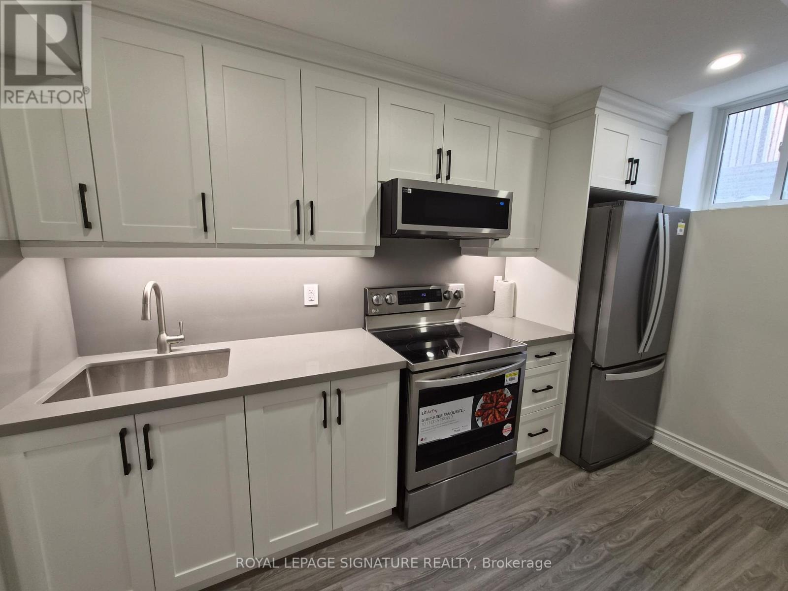 31 Shiff Crescent, Brampton, Ontario  L6Z 0H6 - Photo 9 - W12538902