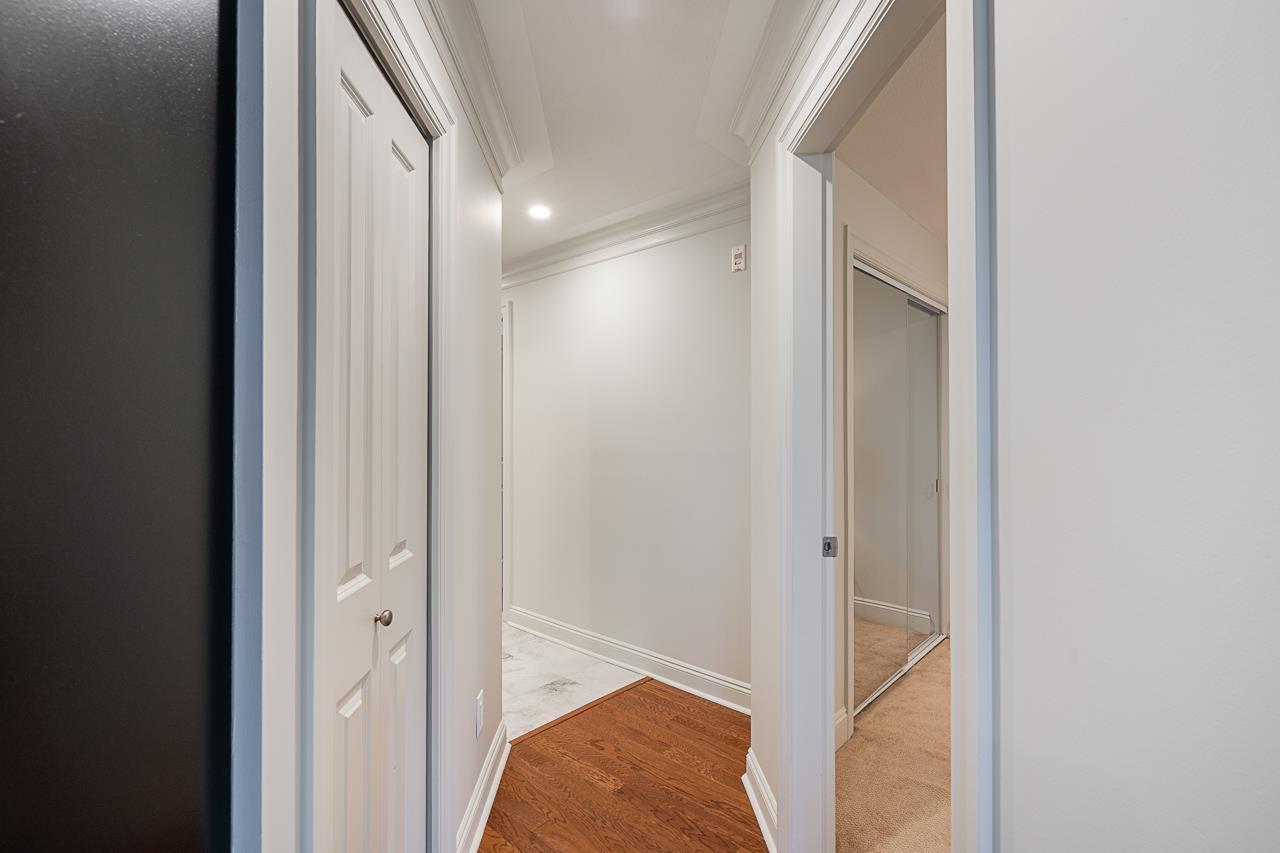 302 15389 Roper Avenue, White Rock, British Columbia  V4B 2S8 - Photo 20 - R3068358