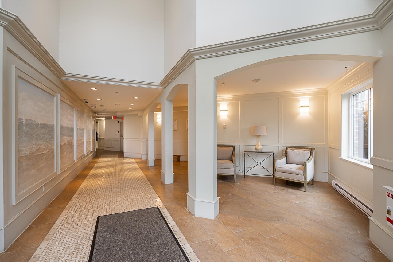 302 15389 Roper Avenue, White Rock, British Columbia  V4B 2S8 - Photo 4 - R3068358