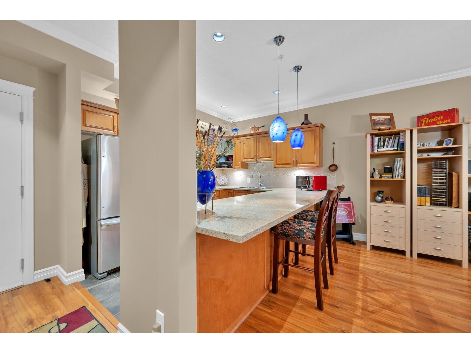 205 33755 7 Avenue, Mission, British Columbia  V2V 0A4 - Photo 10 - R3068014