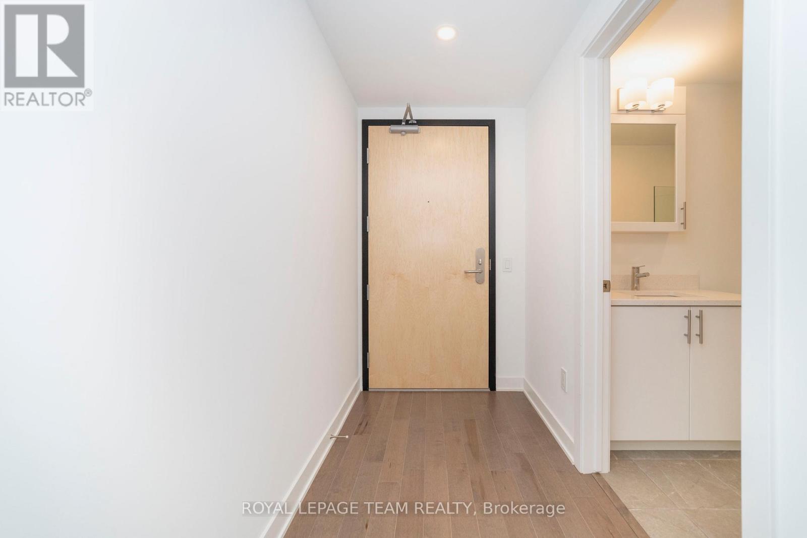 407 - 340 Queen Street, Ottawa, Ontario  K1R 0G1 - Photo 2 - X12563266