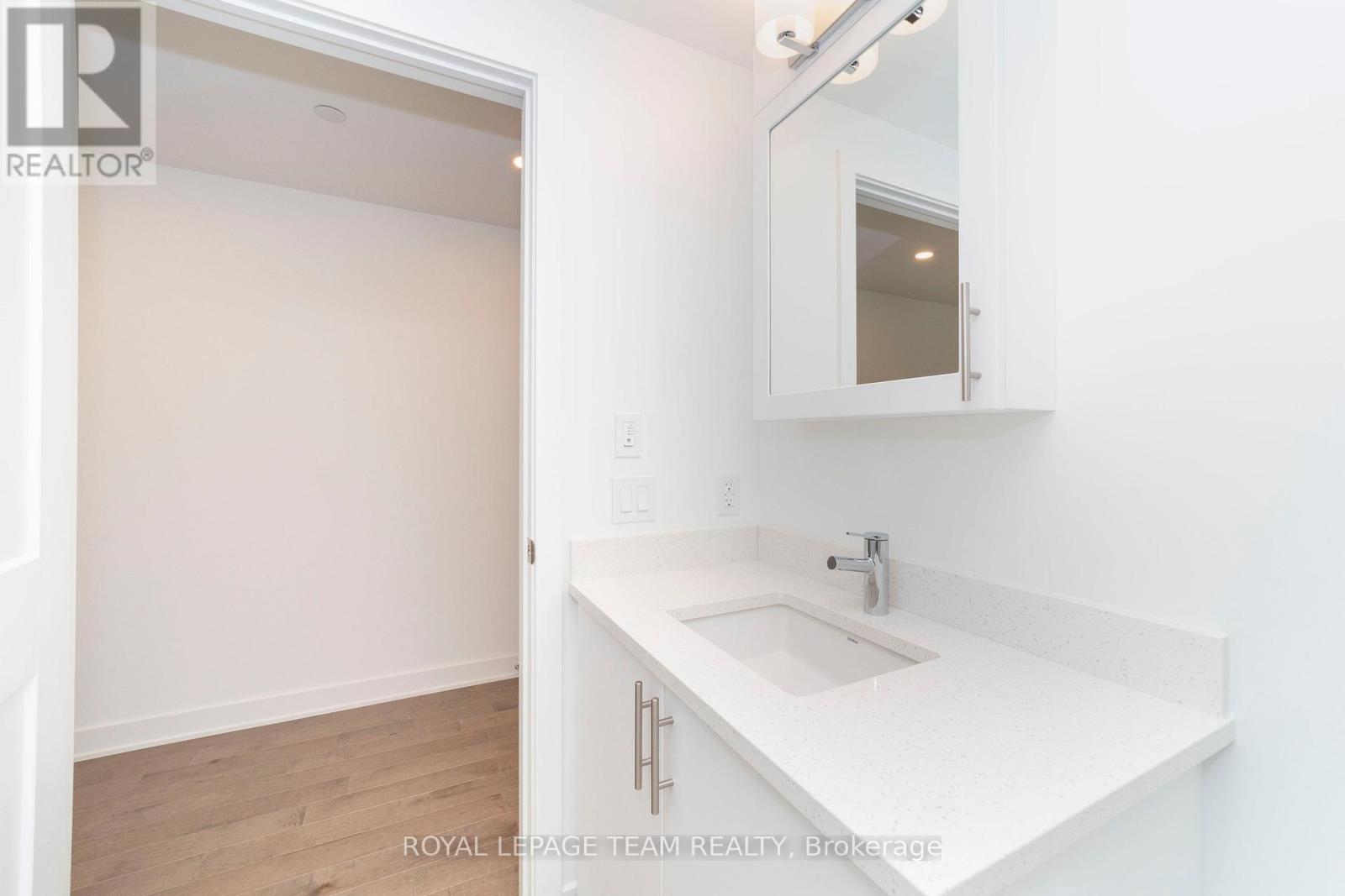 407 - 340 Queen Street, Ottawa, Ontario  K1R 0G1 - Photo 5 - X12563266