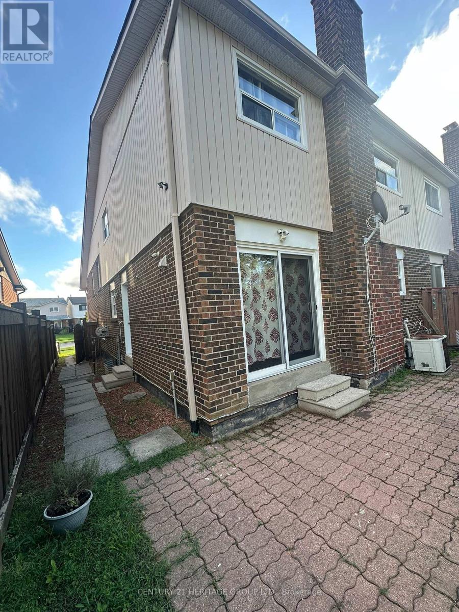 Main - 32 Histon Crescent, Brampton, Ontario  L6V 3R1 - Photo 7 - W12562980