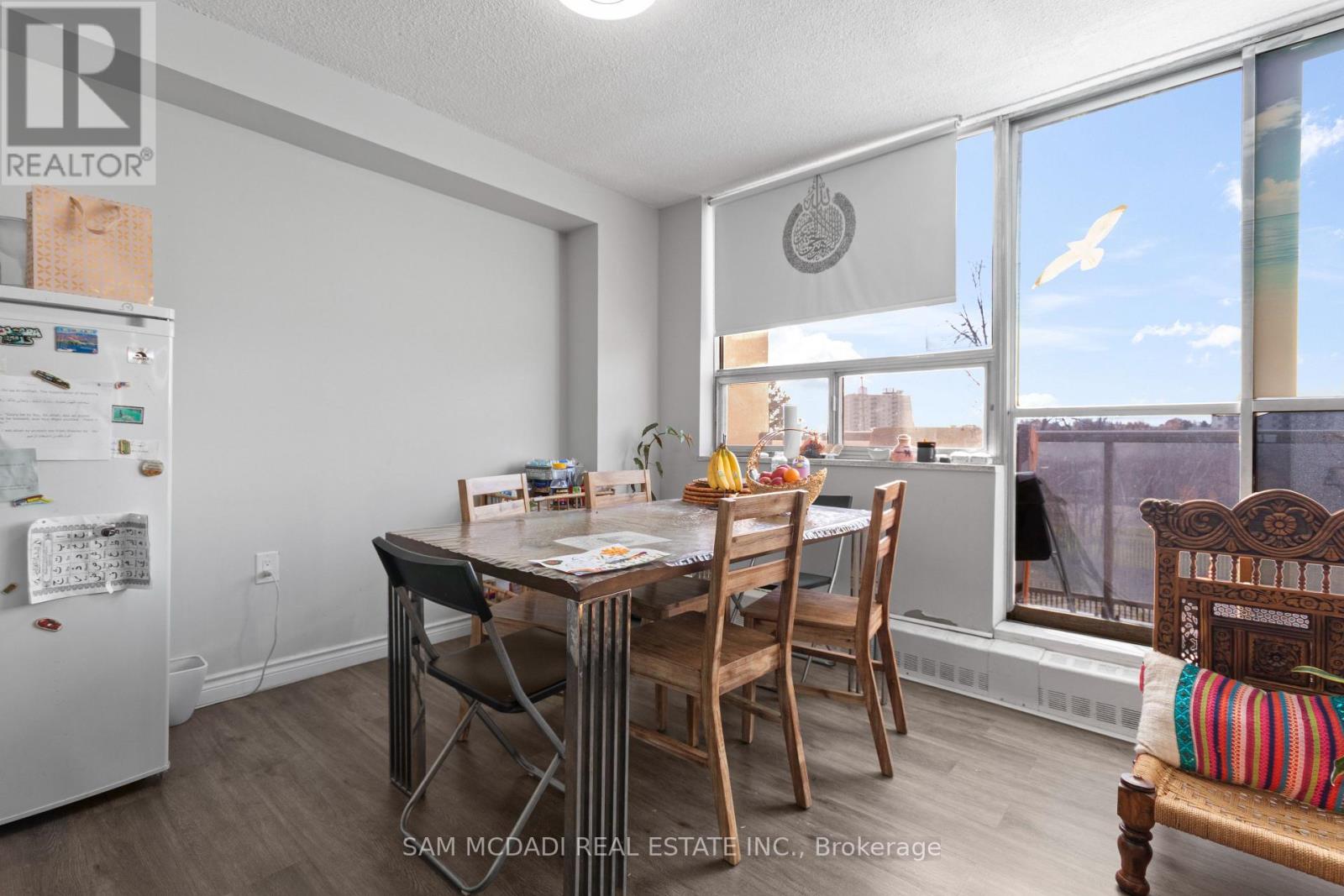 211 - 1050 Stainton Drive, Mississauga, Ontario  L5C 2T7 - Photo 11 - W12563042