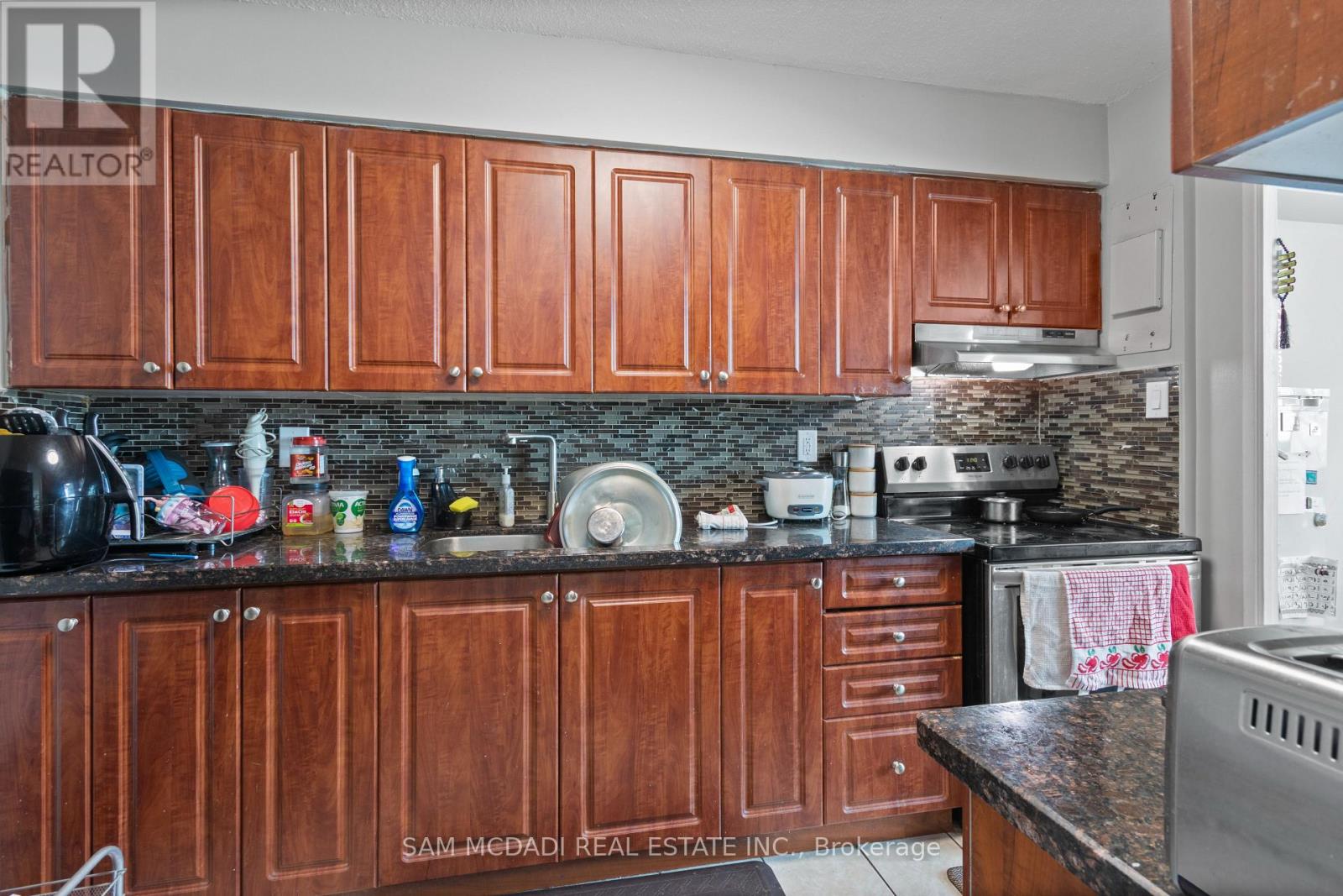 211 - 1050 Stainton Drive, Mississauga, Ontario  L5C 2T7 - Photo 13 - W12563042