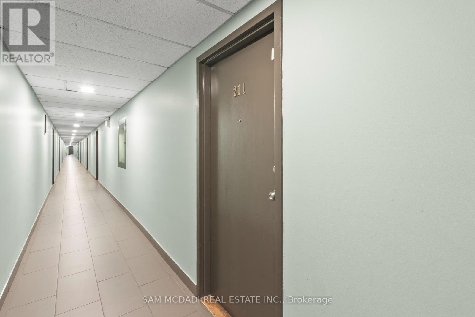 211 - 1050 Stainton Drive, Mississauga, Ontario  L5C 2T7 - Photo 5 - W12563042