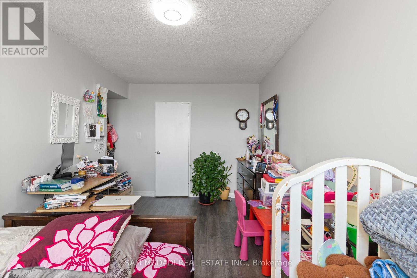 211 - 1050 Stainton Drive, Mississauga, Ontario  L5C 2T7 - Photo 7 - W12563042