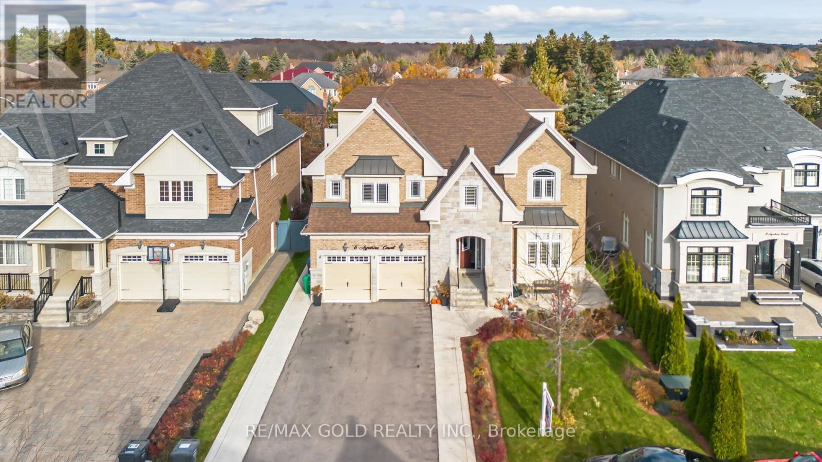 6 Ayrshire Court, Brampton, Ontario  L6Z 0G6 - Photo 3 - W12563064