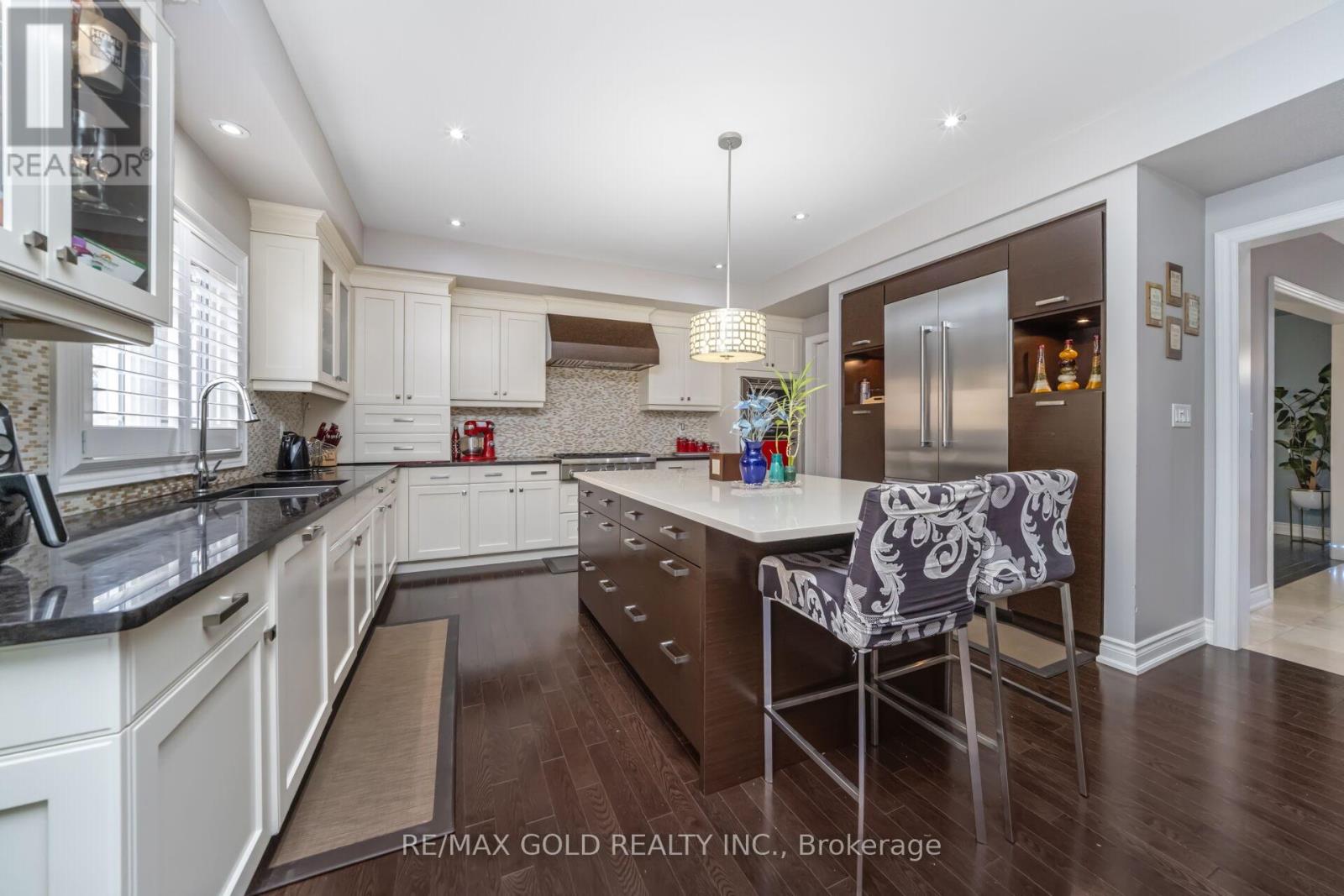 6 Ayrshire Court, Brampton, Ontario  L6Z 0G6 - Photo 9 - W12563064