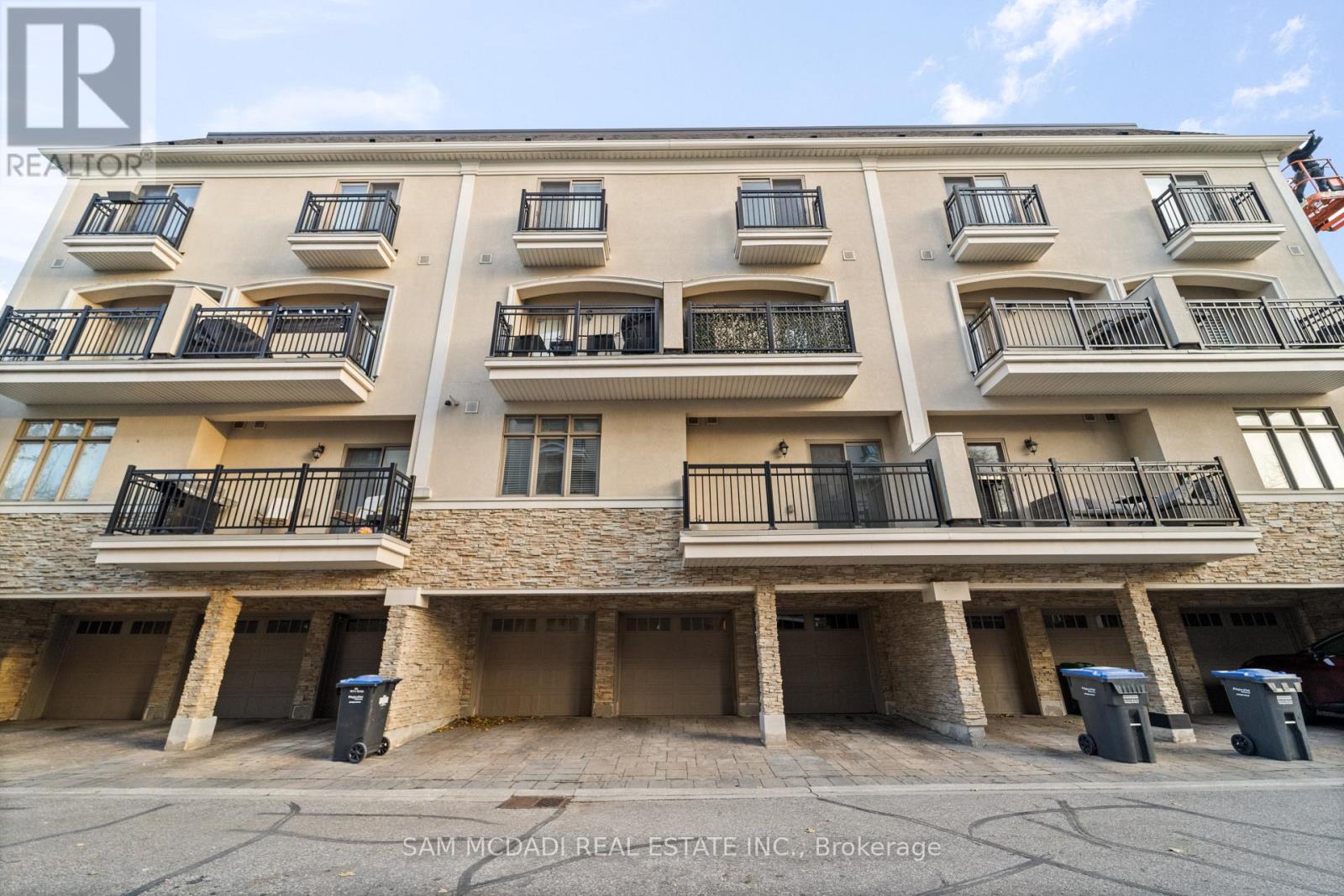 23 - 3083 Cawthra Road, Mississauga, Ontario  L5A 2X4 - Photo 4 - W12563124