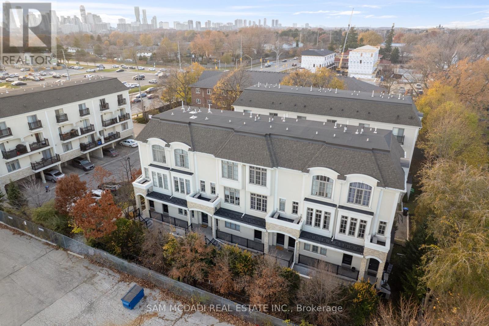 23 - 3083 Cawthra Road, Mississauga, Ontario  L5A 2X4 - Photo 6 - W12563124