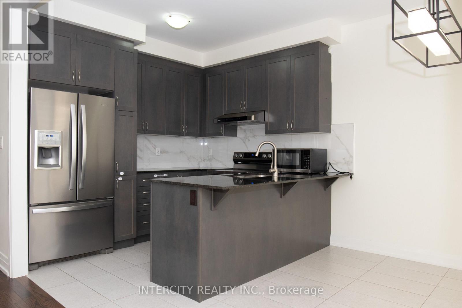 39 Divers Road, Brampton, Ontario  L7A 5C8 - Photo 10 - W12563154