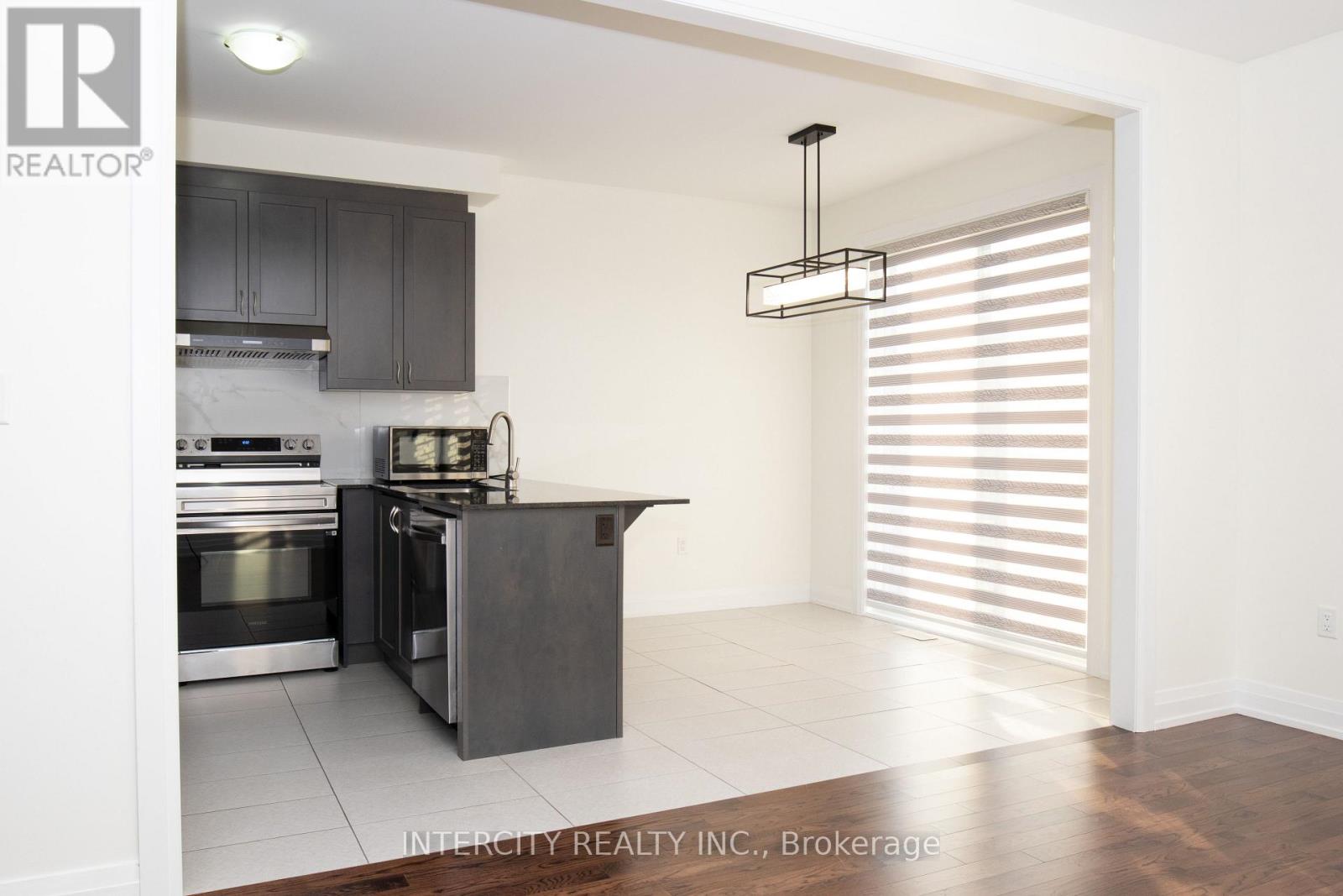 39 Divers Road, Brampton, Ontario  L7A 5C8 - Photo 11 - W12563154