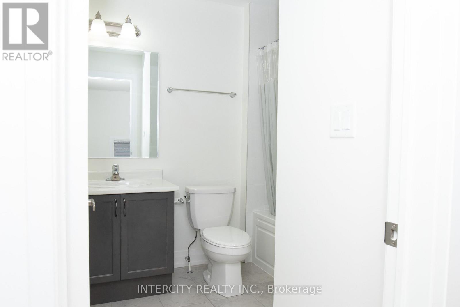 39 Divers Road, Brampton, Ontario  L7A 5C8 - Photo 16 - W12563154