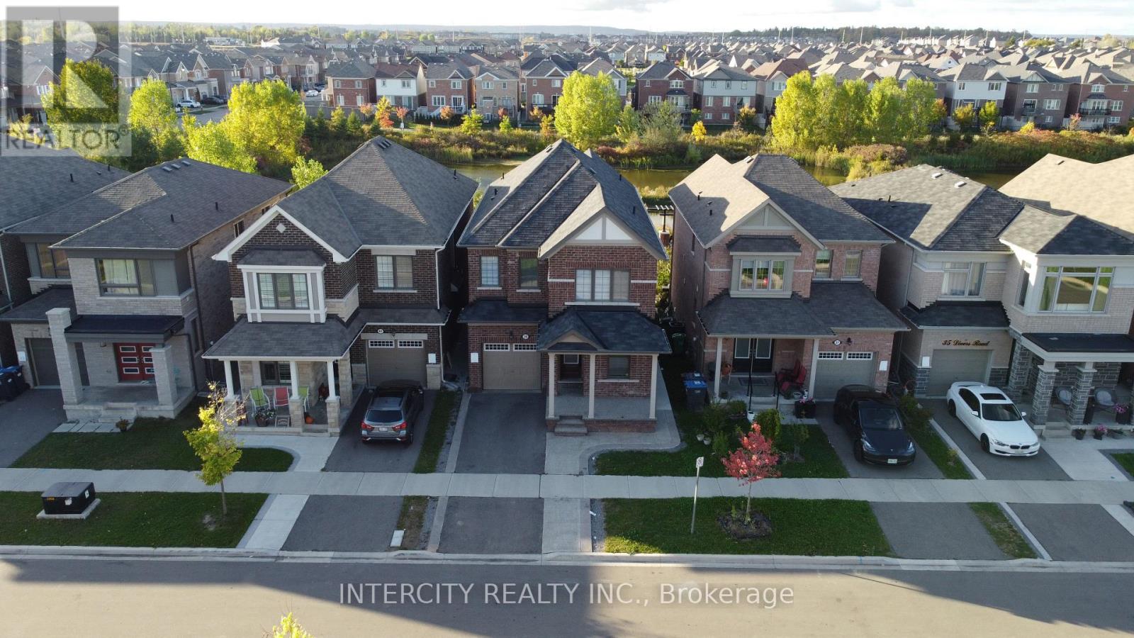 39 Divers Road, Brampton, Ontario  L7A 5C8 - Photo 2 - W12563154