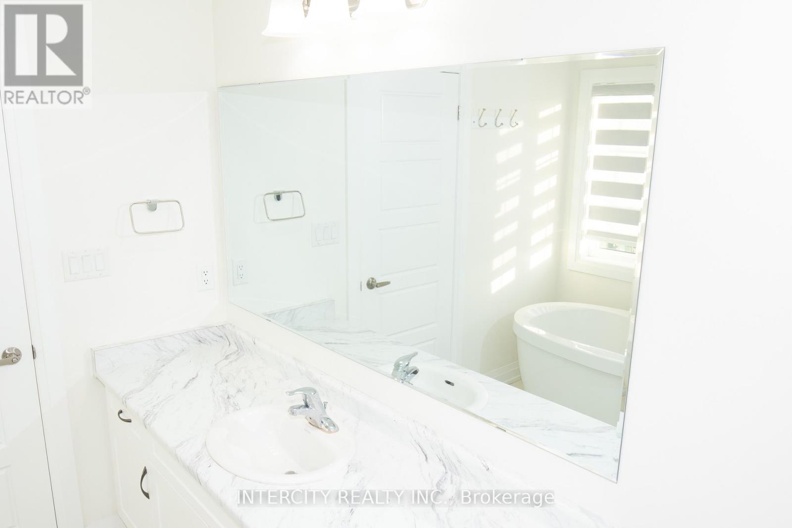 39 Divers Road, Brampton, Ontario  L7A 5C8 - Photo 20 - W12563154