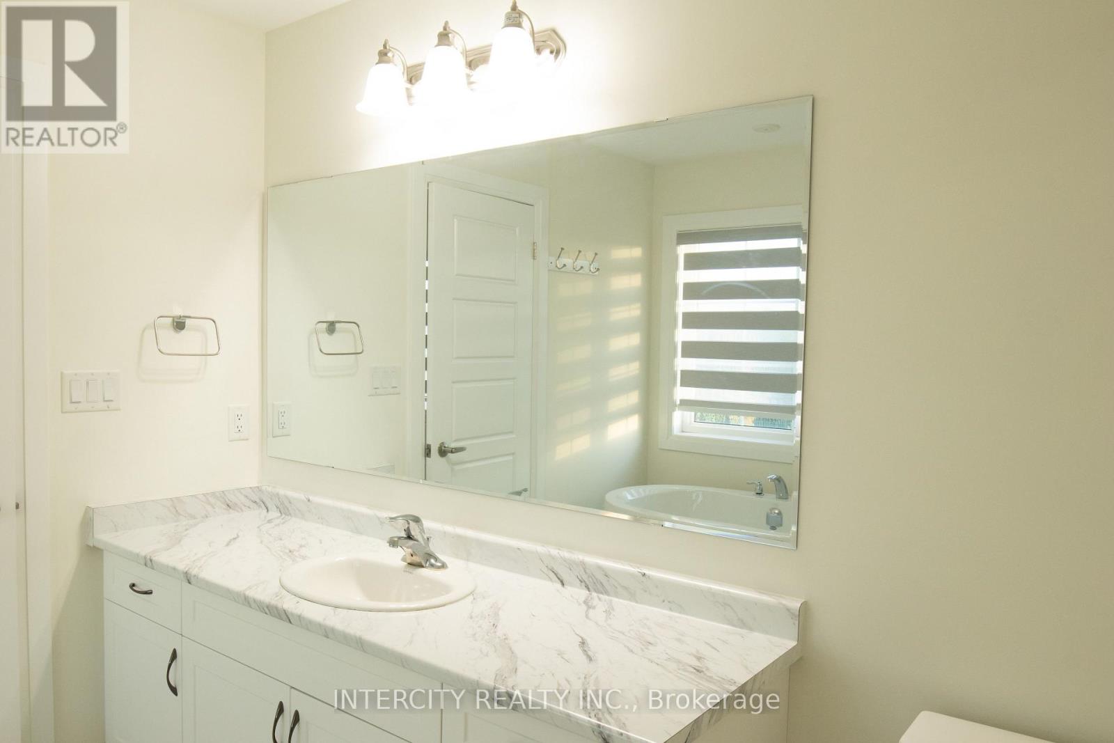 39 Divers Road, Brampton, Ontario  L7A 5C8 - Photo 21 - W12563154