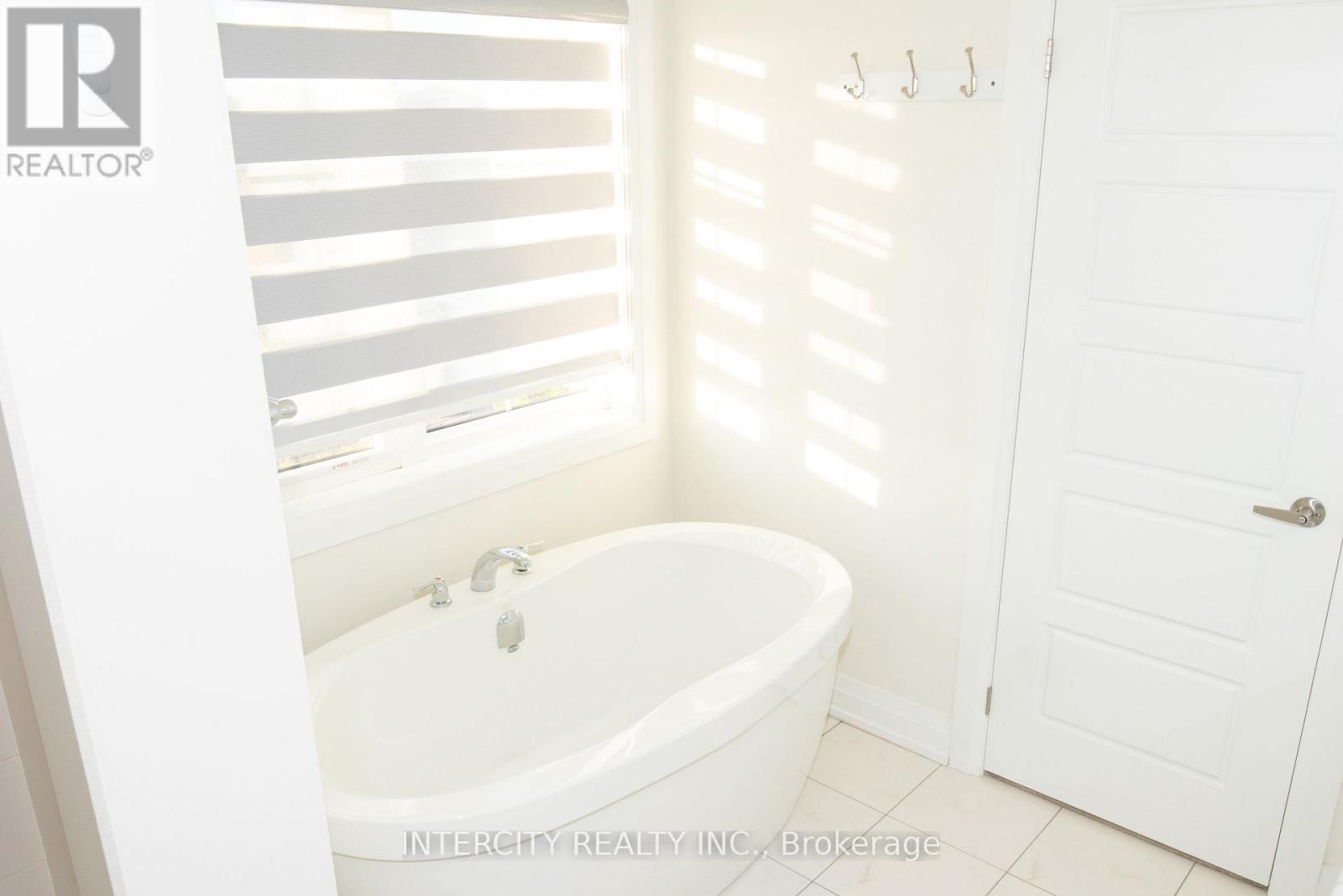 39 Divers Road, Brampton, Ontario  L7A 5C8 - Photo 22 - W12563154