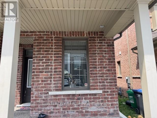 39 Divers Road, Brampton, Ontario  L7A 5C8 - Photo 4 - W12563154