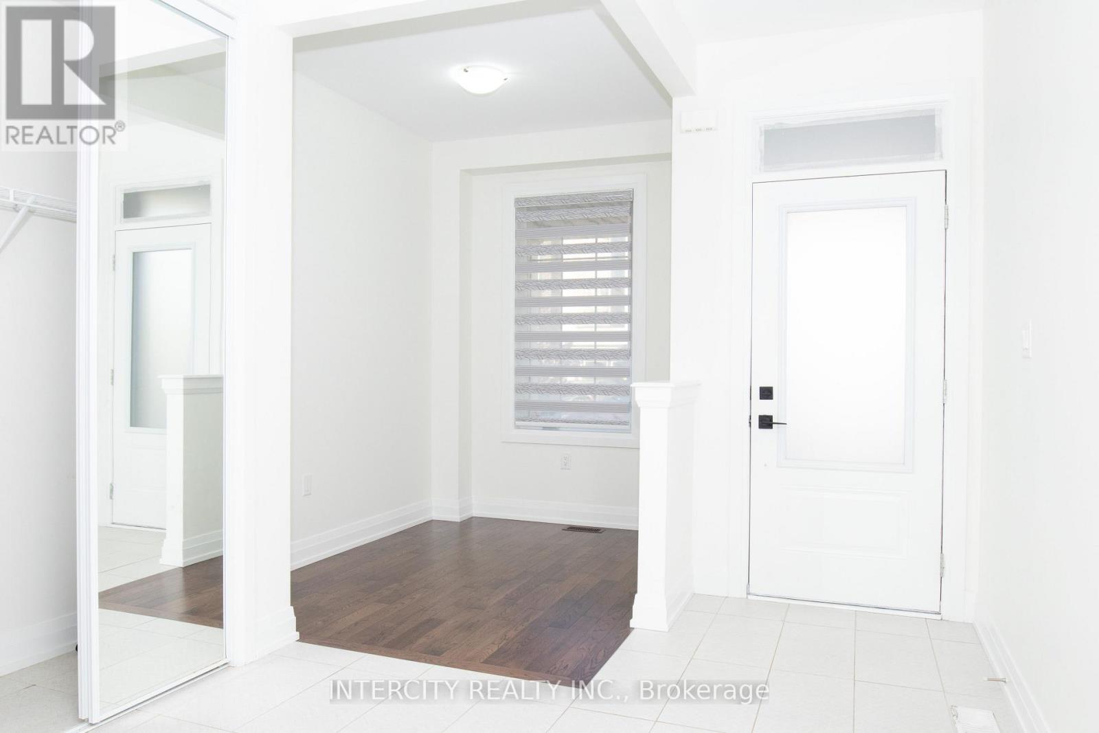 39 Divers Road, Brampton, Ontario  L7A 5C8 - Photo 5 - W12563154