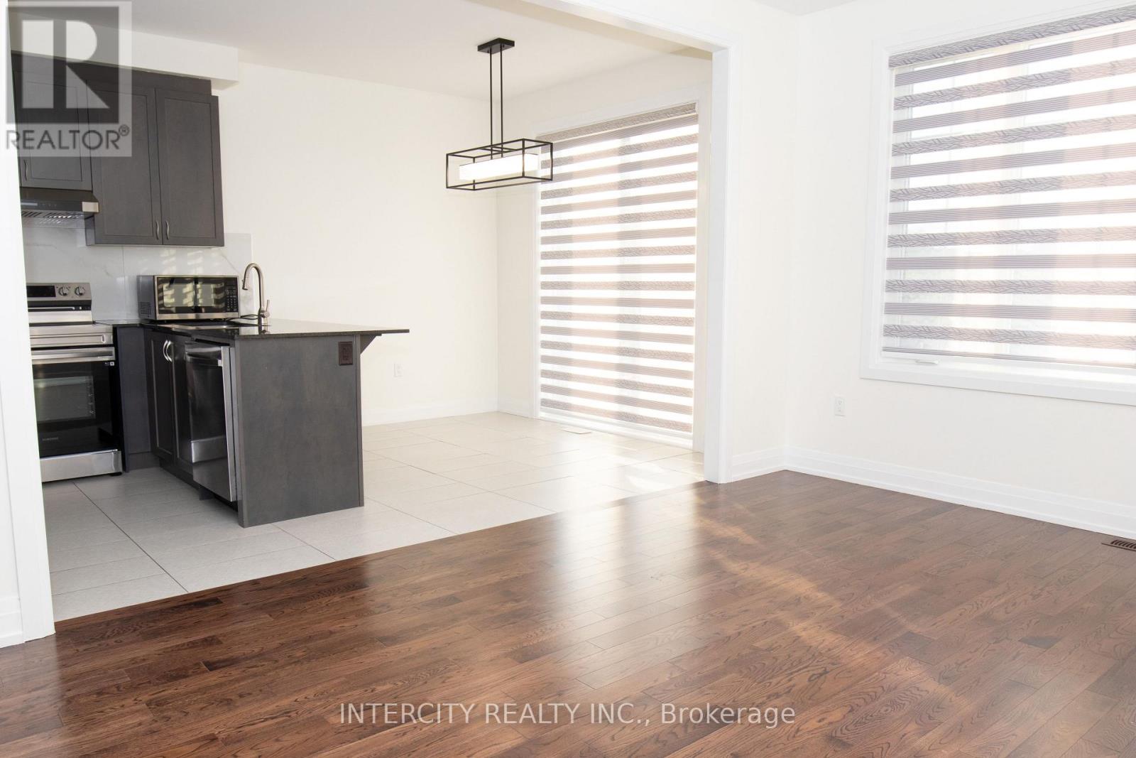 39 Divers Road, Brampton, Ontario  L7A 5C8 - Photo 9 - W12563154